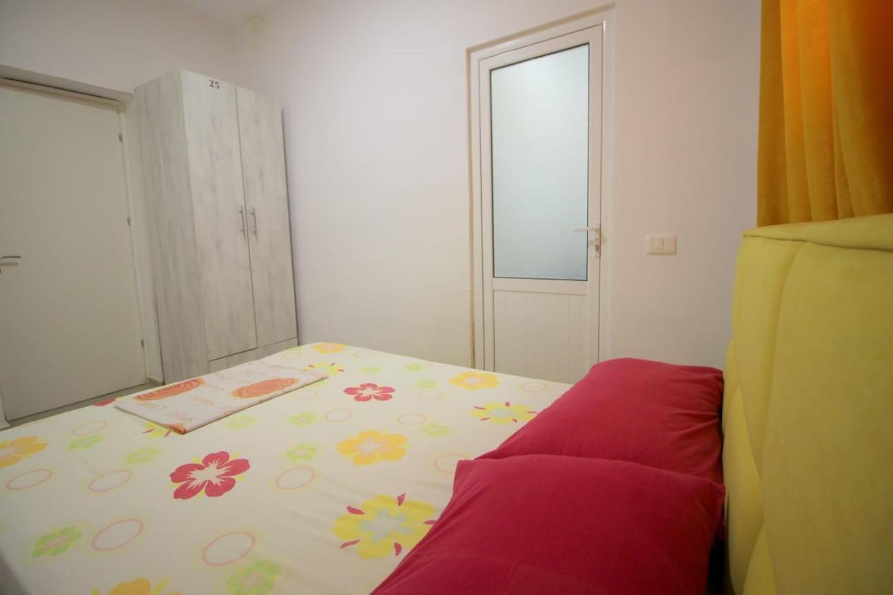 Hostel K13 Sarande Exterior photo